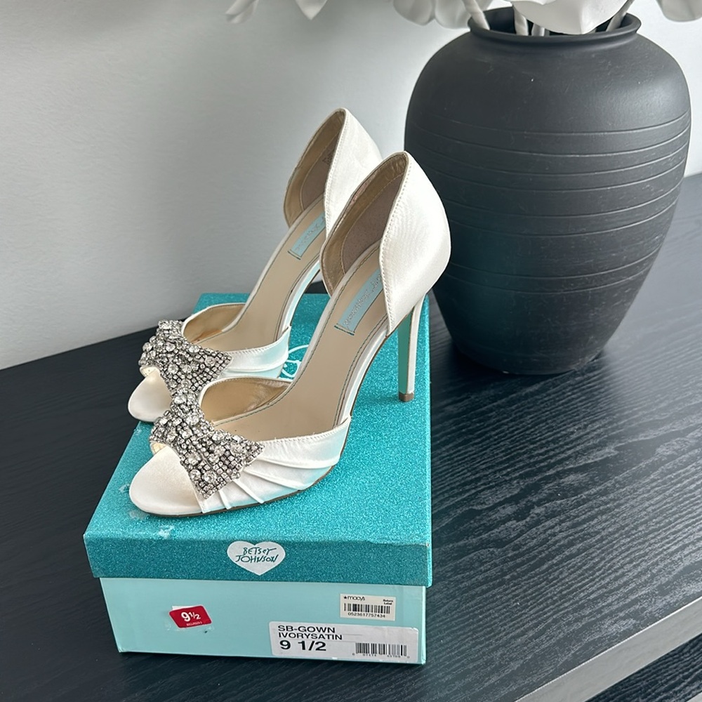Embellished Evening Shoes - Picture 4 of 9